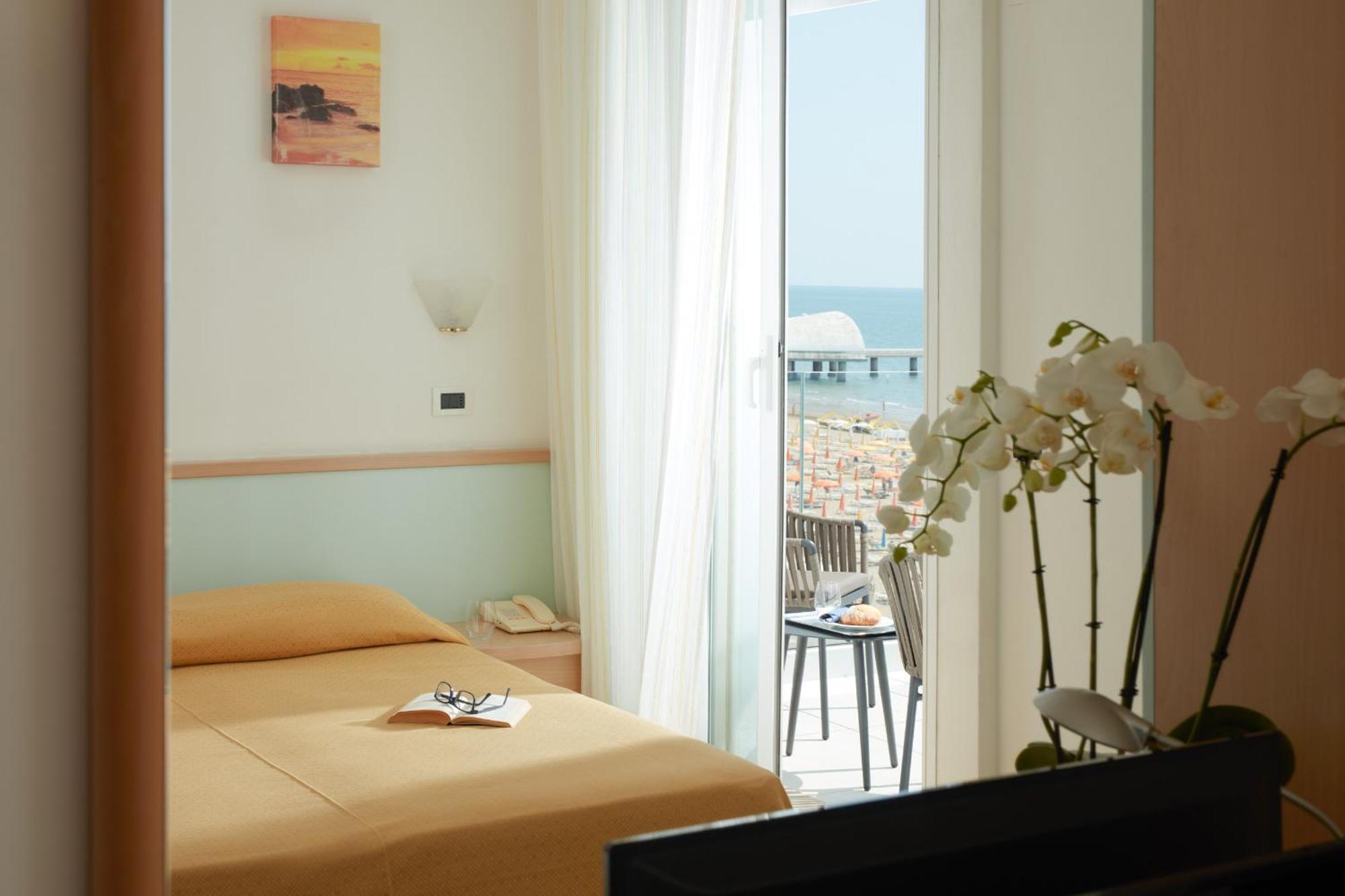 Hotel Pelikan Lignano Sabbiadoro Exterior foto