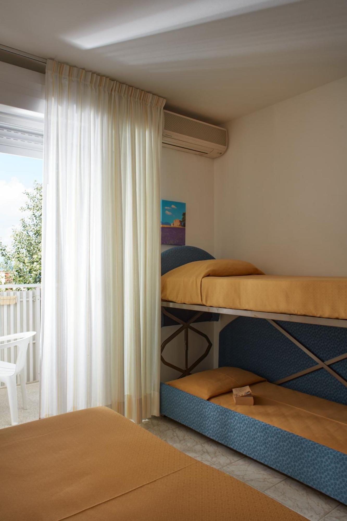Hotel Pelikan Lignano Sabbiadoro Exterior foto